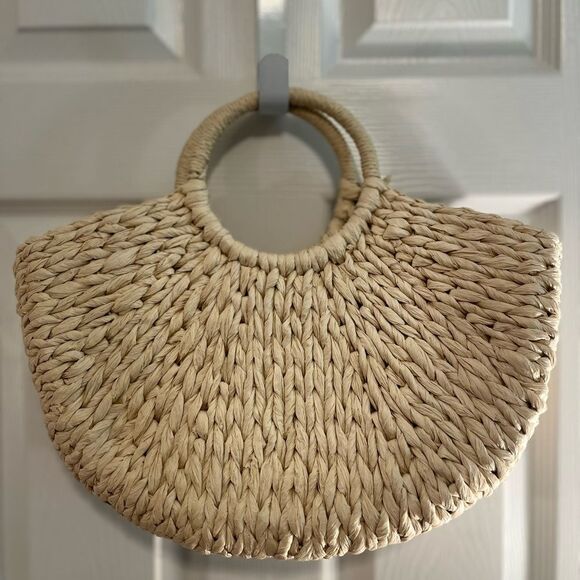 Elegant Natural Straw Tote Bag - Picture 2 of 4